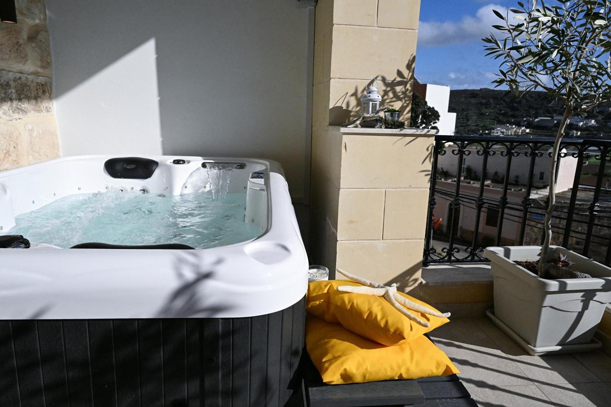 Апартаменти Ta'Lonza Luxury Near Goldenbay With Hot Tub App1 Мелліха Екстер'єр фото